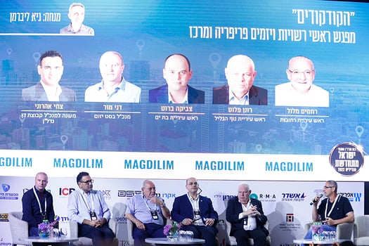 פאנל ראשי ערים בכנס מגדילים, צלם: דרור סיתהכל